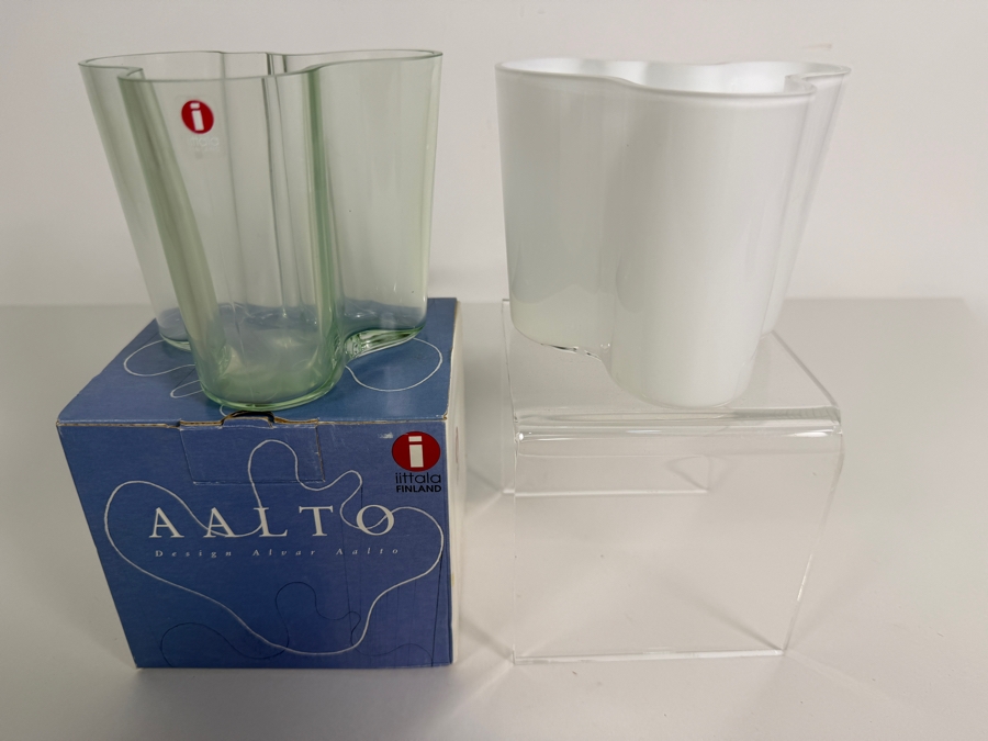 Iittala Alvar Aalto Light Green And Opal White Glass Mini Vases Two Piece Set With Box 3.75'H [Photo 2]