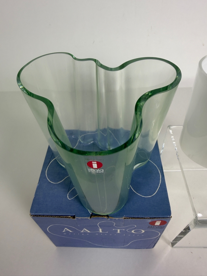Iittala Alvar Aalto Light Green And Opal White Glass Mini Vases Two Piece Set With Box 3.75'H [Photo 4]