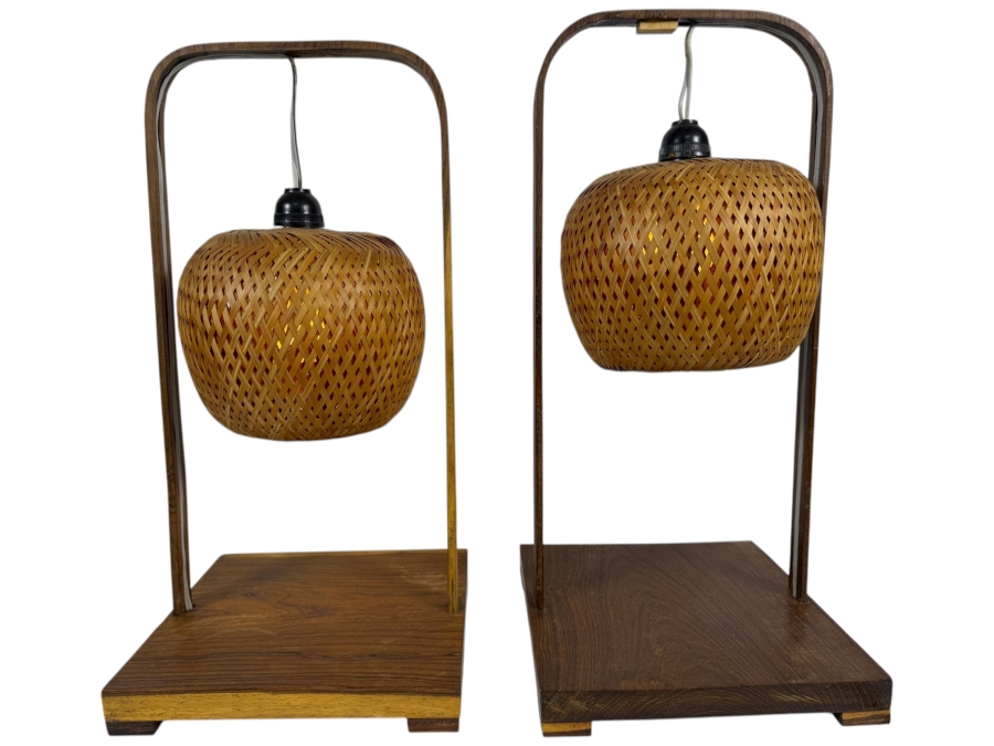 Pair of Vintage Mid-Century Modern Woven Bamboo Shade Table Lamps 17'H