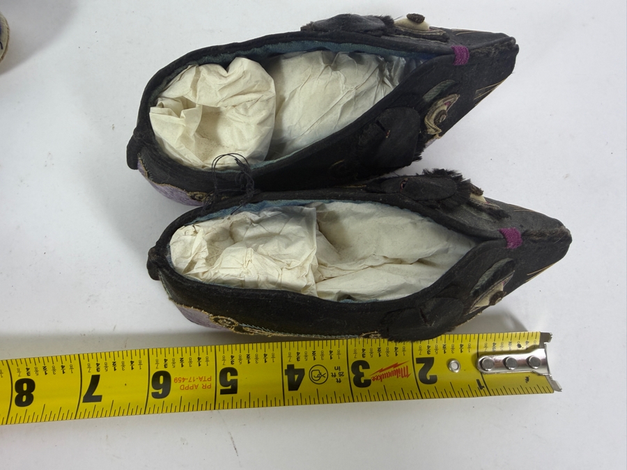 Vintage Pair Of Chinese Handmade Embroidered Silk Children's Shoes 6L [Photo 5]