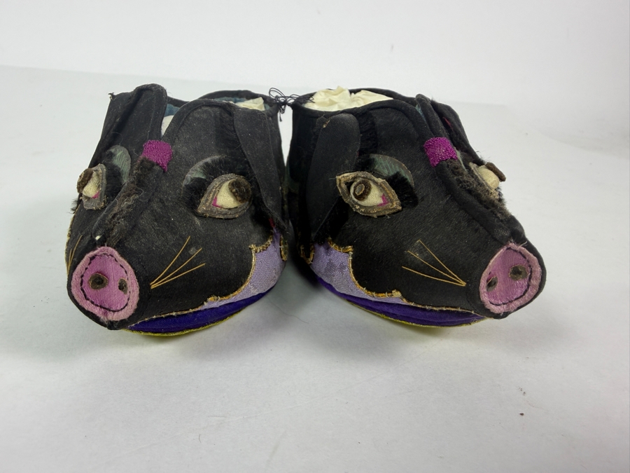 Vintage Pair Of Chinese Handmade Embroidered Silk Children's Shoes 6L [Photo 2]