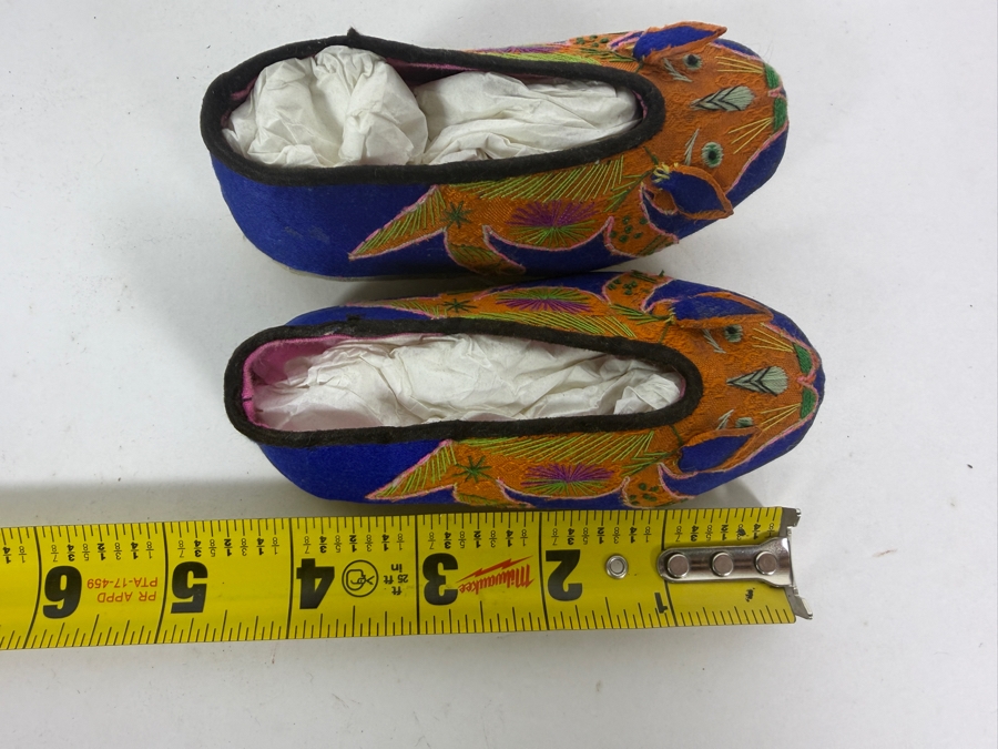 Vintage Pair Of Chinese Handmade Embroidered Silk Children's Shoes 4.5L [Photo 5]