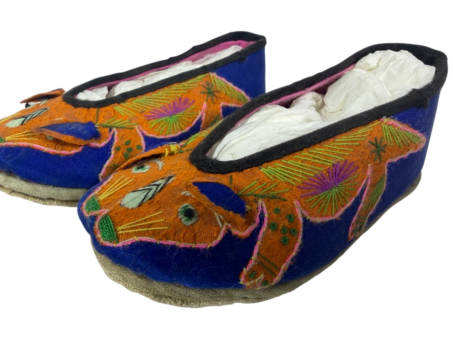 Vintage Pair Of Chinese Handmade Embroidered Silk Children's Shoes 4.5L