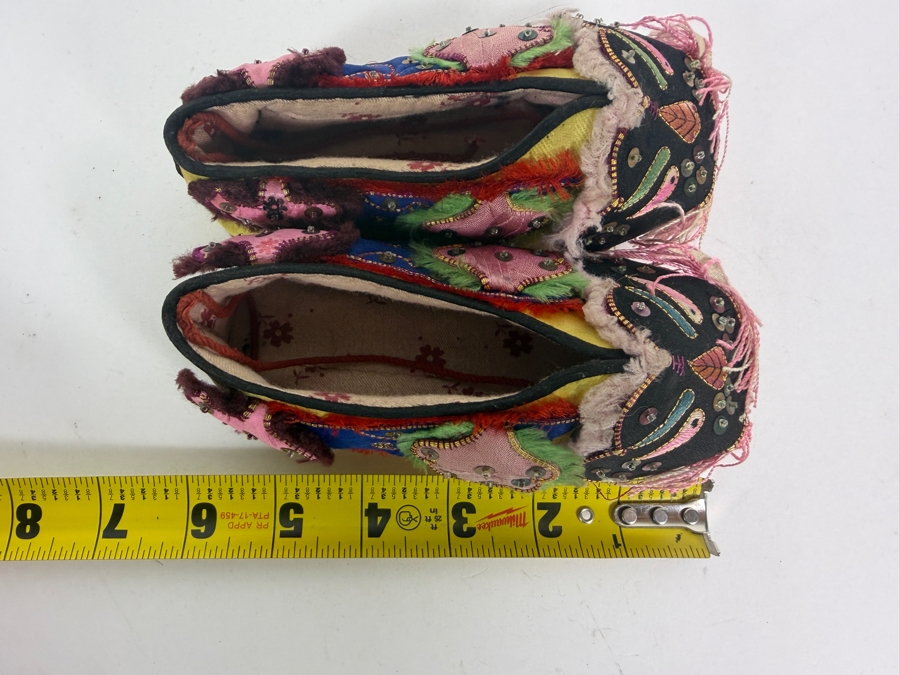 Vintage Pair Of Chinese Handmade Embroidered Silk Children's Shoes 6L [Photo 6]