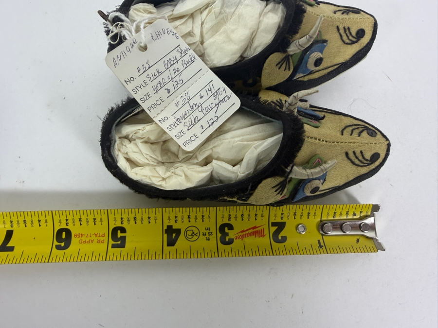 Antique Pair Of Chinese Handmade Embroidered Silk Year of the Bull Children's Shoes 5L [Photo 6]