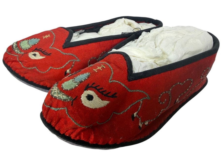Vintage Pair Of Chinese Handmade Embroidered Silk Children's Shoes 5L