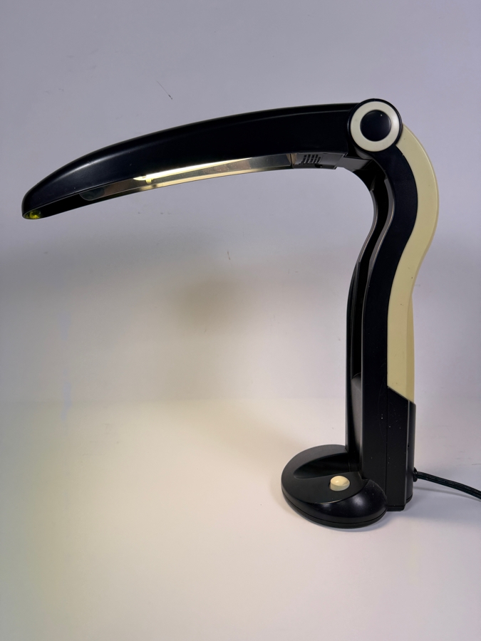 Vintage 1980s Postmodern Pop Art H T Huang For Huangslite Black And Cream Plastic Articulating Toucan Desk Lamp 13.5'H [Photo 5]