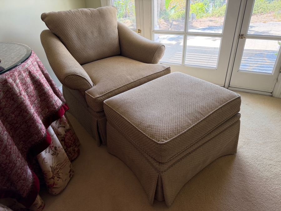Kravet Furniture Basics Traditional Woven Fabric Lounge Armchair And Ottoman Set Chair: 36'W X 35'D X 29'H Ottoman: 27'W X 22'D X 17'H [Photo 2]