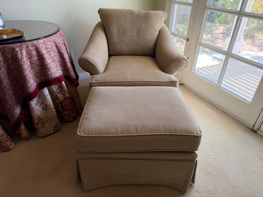 Kravet Furniture Basics Traditional Woven Fabric Lounge Armchair And Ottoman Set Chair: 36'W X 35'D X 29'H Ottoman: 27'W X 22'D X 17'H [Photo 3]