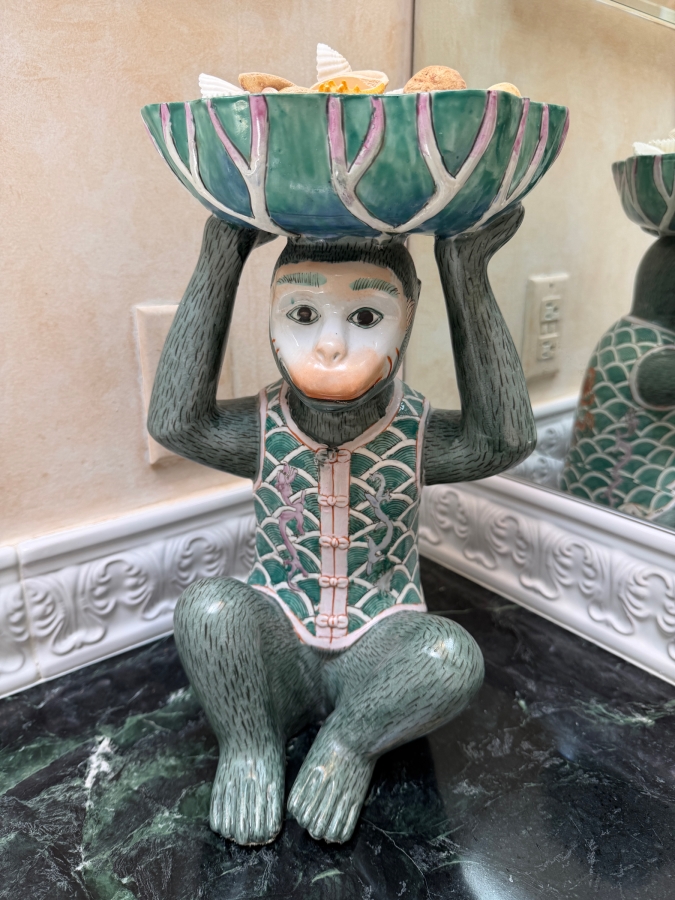 Vintage Andrea By Sadek Chinoiserie Porcelain Monkey Butler Pedestal Catchall Bowl With Shells 14'H [Photo 2]