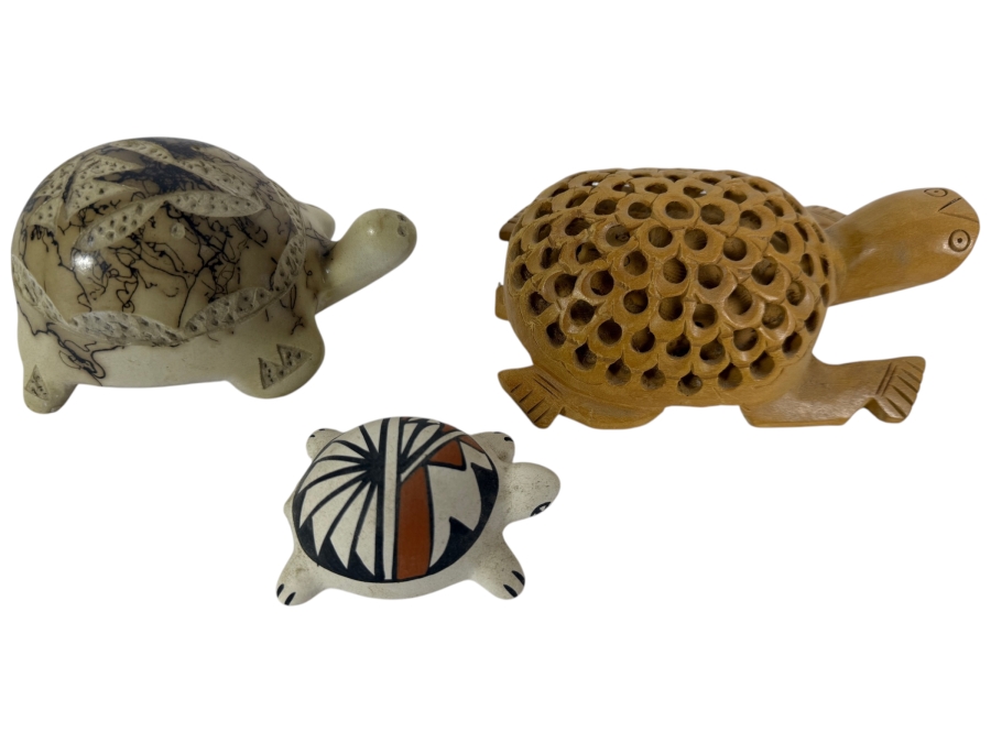 Three-Piece Assorted Southwestern Native American Pottery And Carved Wood Turtle Figurine Lot 2.5 - 5'L