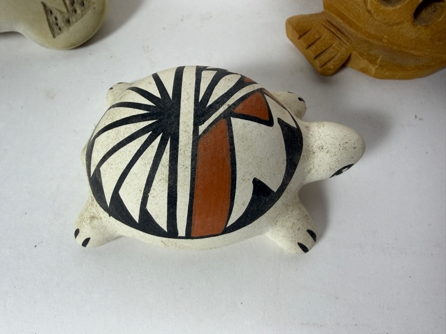Three-Piece Assorted Southwestern Native American Pottery And Carved Wood Turtle Figurine Lot 2.5 - 5'L [Photo 3]