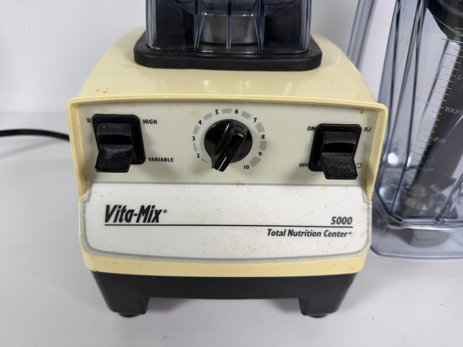 Vintage Vita-Mix 5000 Total Nutrition Center Blender Set With Wet And Dry Containers [Photo 3]