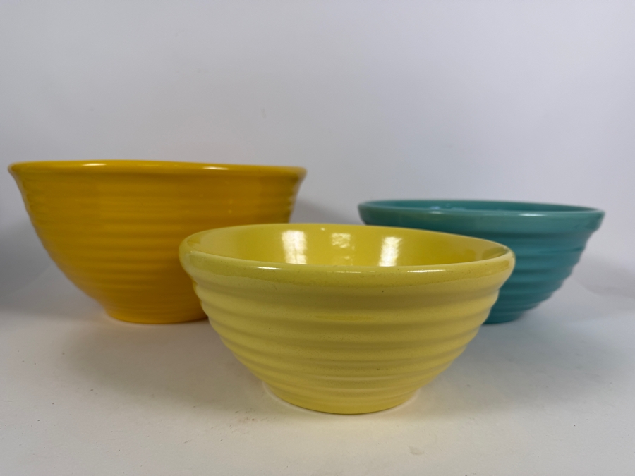 Three-Piece Vintage Bauer Pottery Ringware Ceramic Nesting Mixing Bowls Set [Photo 2]