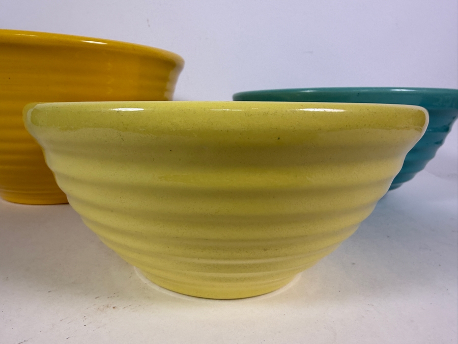 Three-Piece Vintage Bauer Pottery Ringware Ceramic Nesting Mixing Bowls Set [Photo 3]