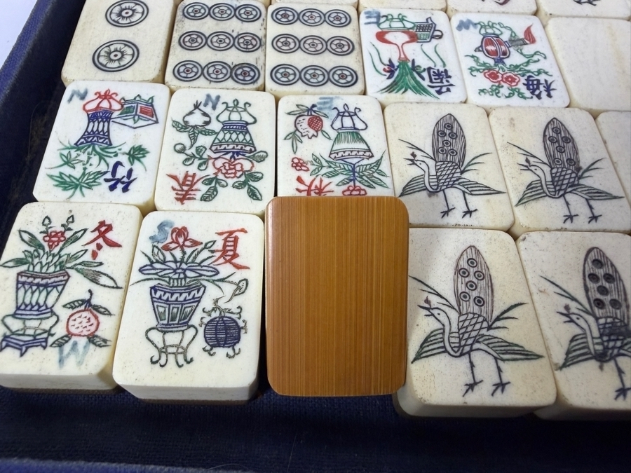Vintage Hand Carved Bone And Bamboo Mahjong Set In Original Fitted Leather Case With 1948 National Mah Jongg League Rules Booklet [Photo 12]