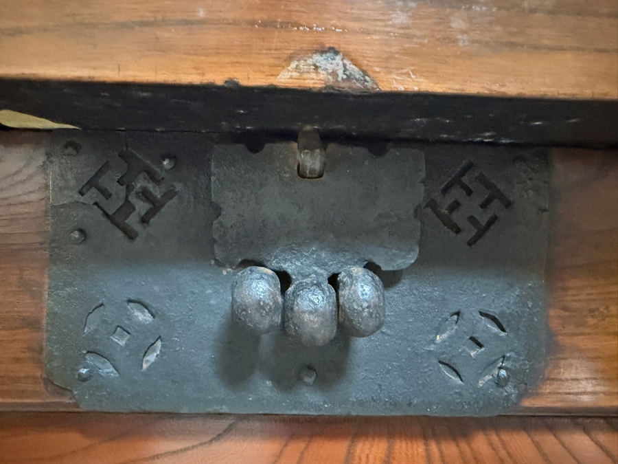 Just Added - Antique 19th Century Korean Elmwood Panel Rice Grain Storage Chest, Dwiju Originally In Bonhams Auction But Pulled By Our Client (O'Brien Collection of Asian Art) - Click To See Bonham Listing in Details Page - 44 X 28 X 40 Estimate $3k-$5k [Photo 5]