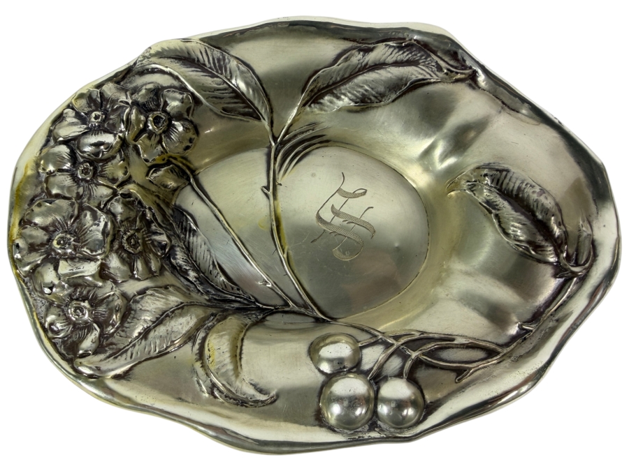 Stunning Antique American Art Nouveau Sterling Silver Dish Featuring a Repousse Floral Design 7.25W X 5.25D X 1.5H 71.6g (Silver Melt Value $138)