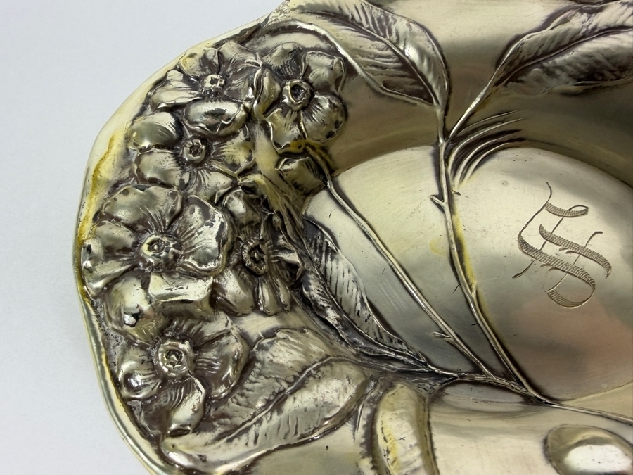 Stunning Antique American Art Nouveau Sterling Silver Dish Featuring a Repousse Floral Design 7.25W X 5.25D X 1.5H 71.6g (Silver Melt Value $138) [Photo 4]