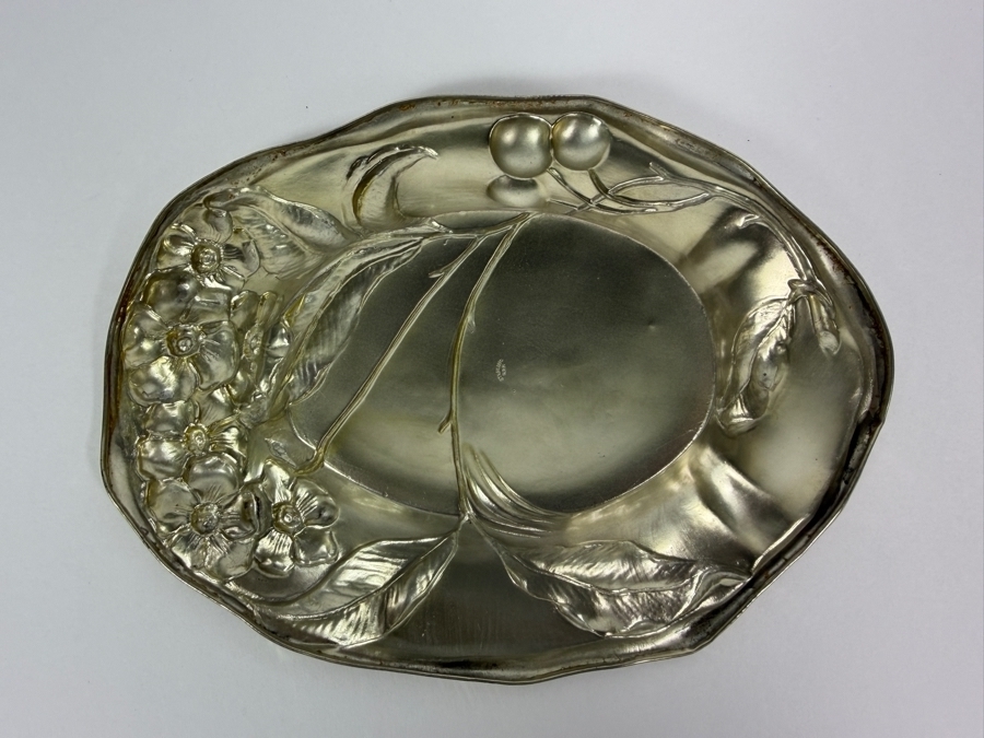 Stunning Antique American Art Nouveau Sterling Silver Dish Featuring a Repousse Floral Design 7.25W X 5.25D X 1.5H 71.6g (Silver Melt Value $138) [Photo 6]