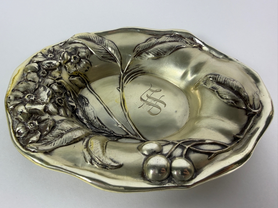 Stunning Antique American Art Nouveau Sterling Silver Dish Featuring a Repousse Floral Design 7.25W X 5.25D X 1.5H 71.6g (Silver Melt Value $138) [Photo 3]