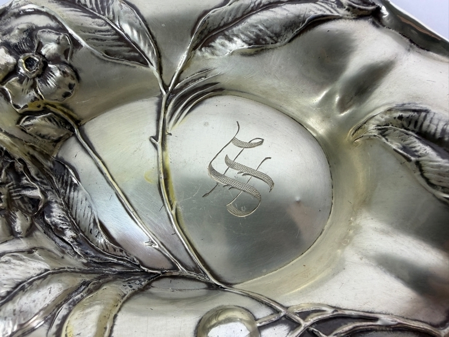 Stunning Antique American Art Nouveau Sterling Silver Dish Featuring a Repousse Floral Design 7.25W X 5.25D X 1.5H 71.6g (Silver Melt Value $138) [Photo 5]
