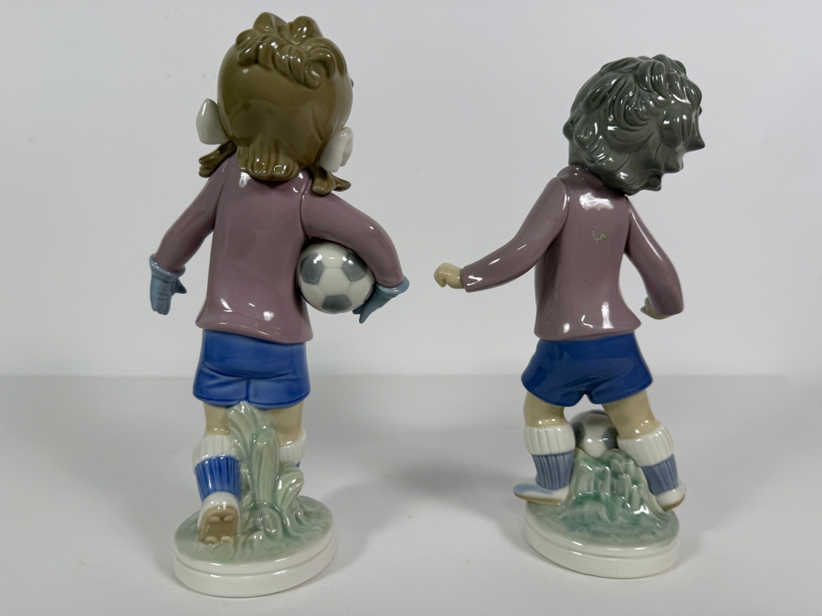 Pair Of Vintage Lladro Sports Lilly and Billy Soccer Player Porcelain Figurines 9'H [Photo 4]