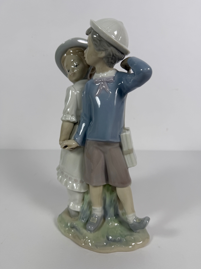 Vintage Lladro Puppy Love Boy And Girl Holding Hands Porcelain Figurine Model 1127 10'H [Photo 4]