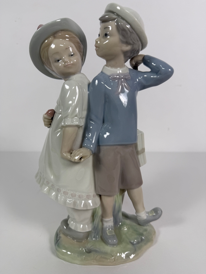 Vintage Lladro Puppy Love Boy And Girl Holding Hands Porcelain Figurine Model 1127 10'H [Photo 2]