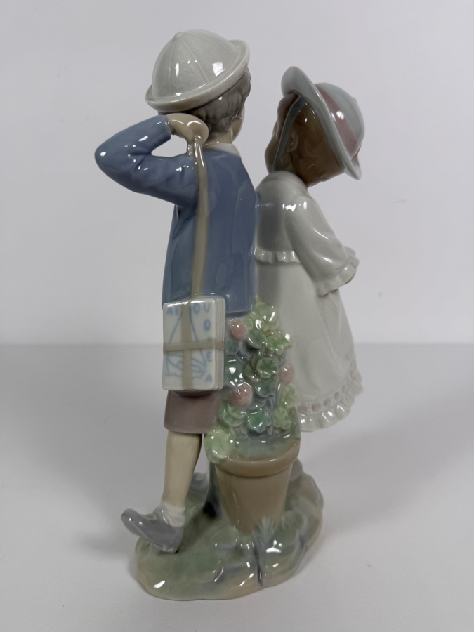Vintage Lladro Puppy Love Boy And Girl Holding Hands Porcelain Figurine Model 1127 10'H [Photo 5]