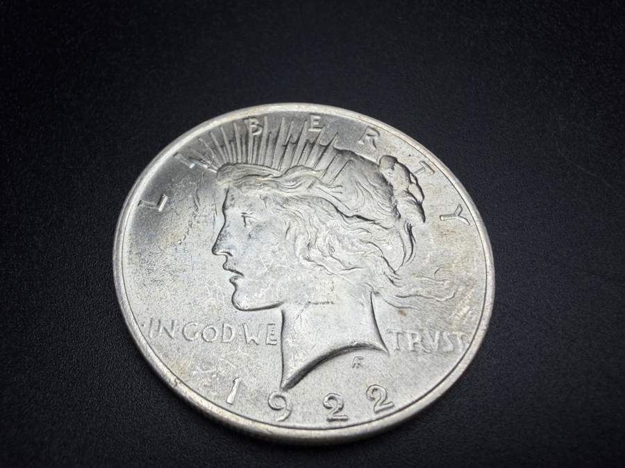 1922 Brilliant Uncirculated Peace Silver Dollar [Photo 2]