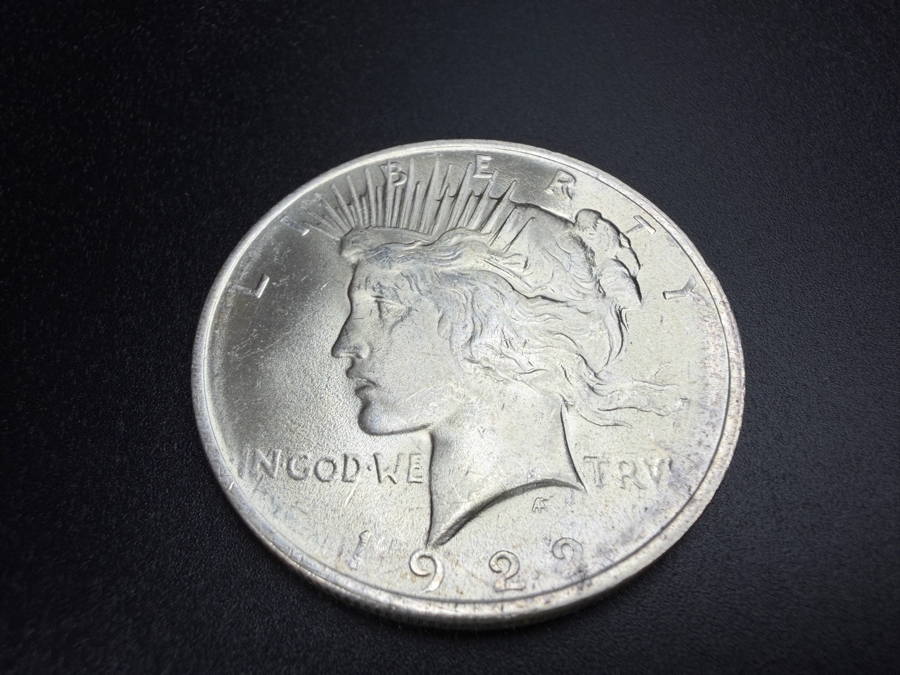 1922 Brilliant Uncirculated Peace Silver Dollar [Photo 2]