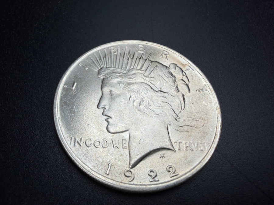 1922 Brilliant Uncirculated Peace Silver Dollar [Photo 2]