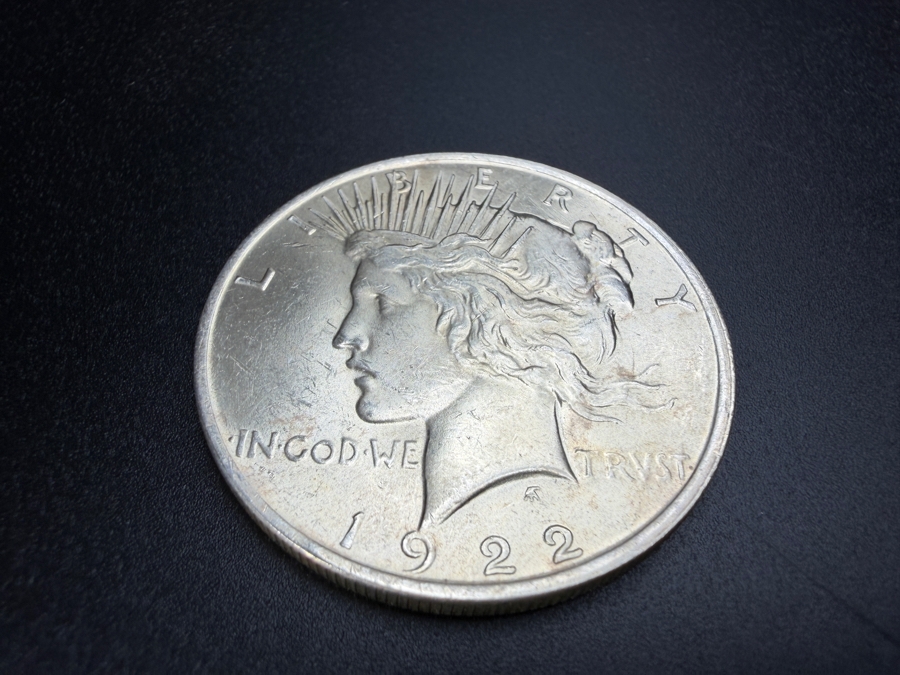 1922 Brilliant Uncirculated Peace Silver Dollar [Photo 2]