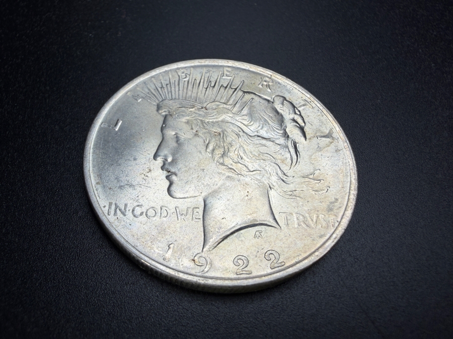 1922 Brilliant Uncirculated Peace Silver Dollar [Photo 2]