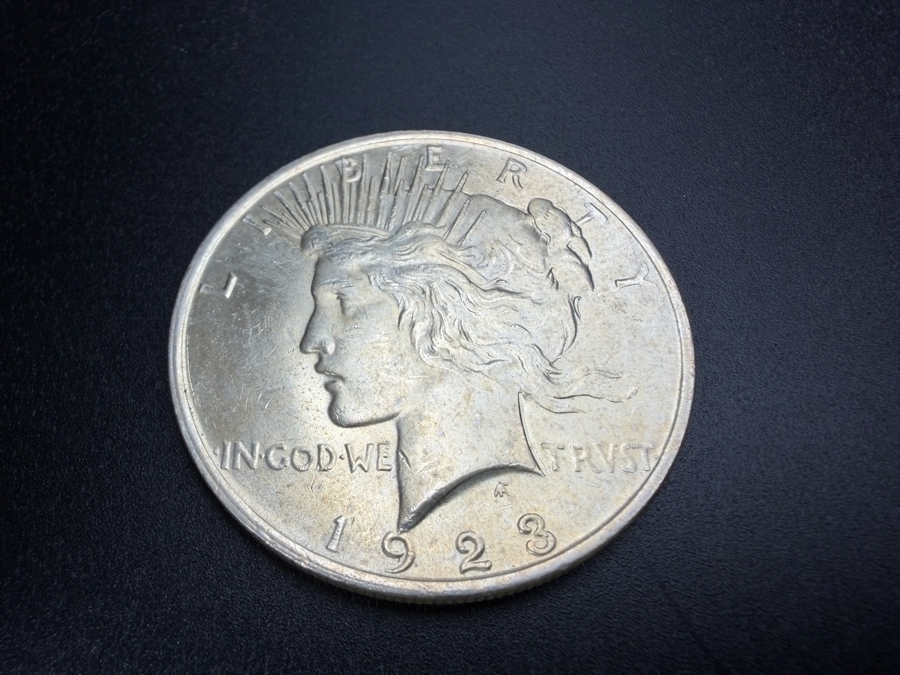 1923 Brilliant Uncirculated Peace Silver Dollar [Photo 2]