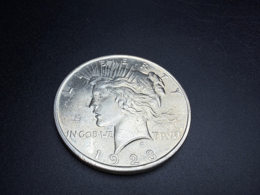 1923 Brilliant Uncirculated Peace Silver Dollar [Photo 2]
