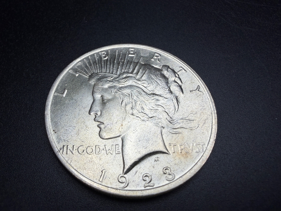 1923 Brilliant Uncirculated Peace Silver Dollar [Photo 2]