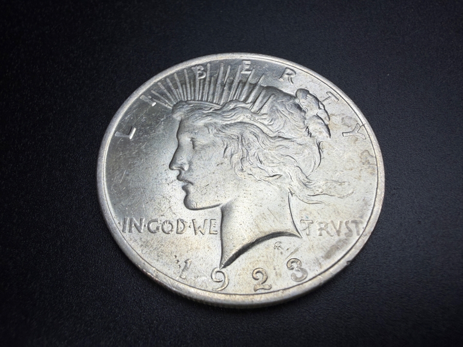 1923 Brilliant Uncirculated Peace Silver Dollar [Photo 2]
