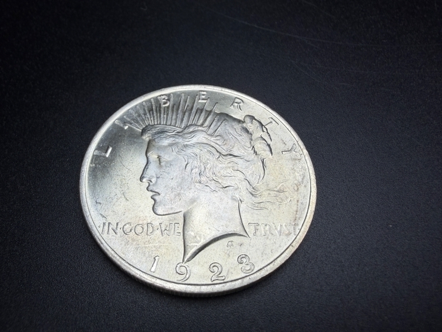 1923 Brilliant Uncirculated Peace Silver Dollar [Photo 2]
