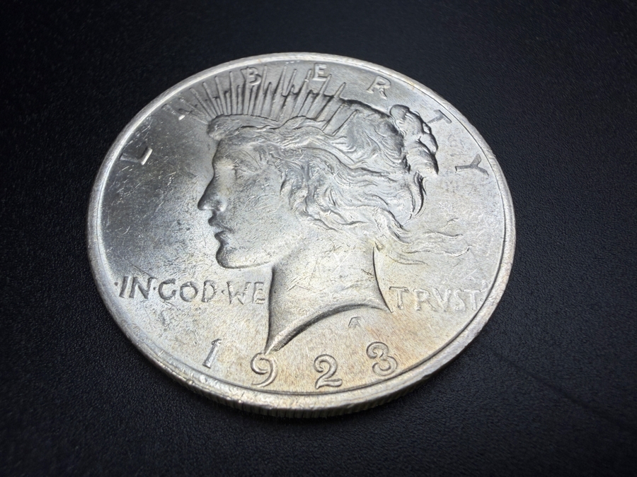 1923 Brilliant Uncirculated Peace Silver Dollar [Photo 2]