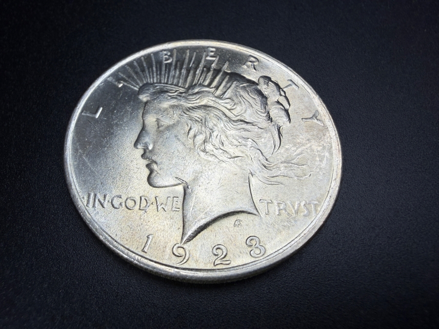 1923 Brilliant Uncirculated Peace Silver Dollar [Photo 2]