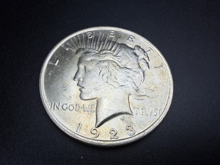 1923 Brilliant Uncirculated Peace Silver Dollar [Photo 2]