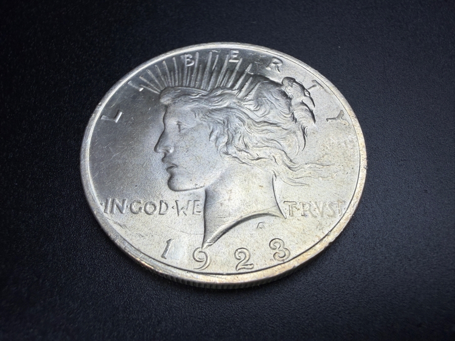 1923 Brilliant Uncirculated Peace Silver Dollar [Photo 2]