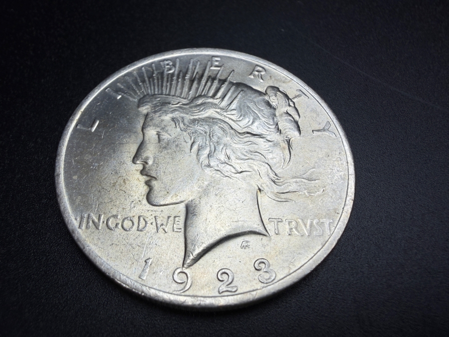1923 Brilliant Uncirculated Peace Silver Dollar [Photo 2]