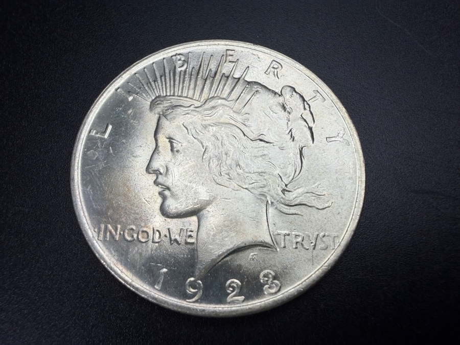 1923 Brilliant Uncirculated Peace Silver Dollar [Photo 2]