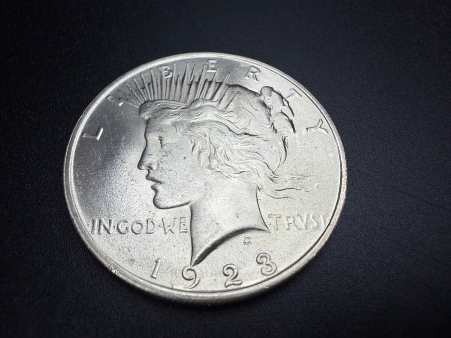 1923 Brilliant Uncirculated Peace Silver Dollar [Photo 2]