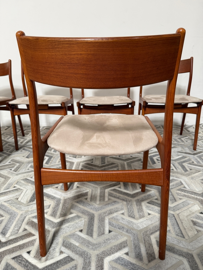 Vintage Danish Mid-Century Modern Henning Kjaernulf Model 62 Dining Table for Sorø Stolefabrik in Denmark 49'W X (128'L with Leaves / 49'L without Leaves) X 29'H with (6) Danish Modern Teak Dining Chairs Attributed to Johannes Andersen for Bramin Mobler [Photo 28]