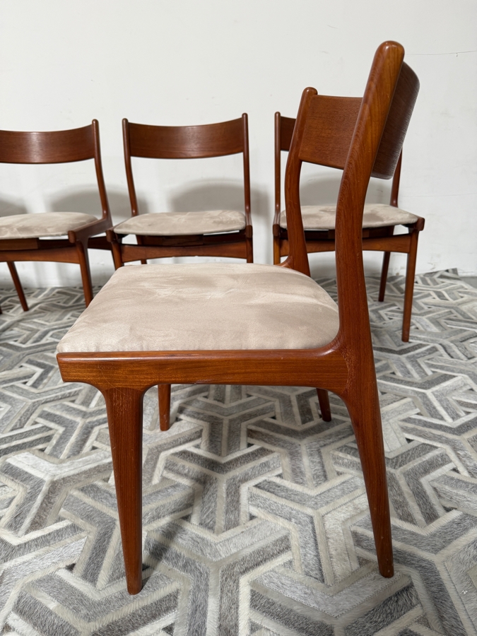Vintage Danish Mid-Century Modern Henning Kjaernulf Model 62 Dining Table for Sorø Stolefabrik in Denmark 49'W X (128'L with Leaves / 49'L without Leaves) X 29'H with (6) Danish Modern Teak Dining Chairs Attributed to Johannes Andersen for Bramin Mobler [Photo 27]