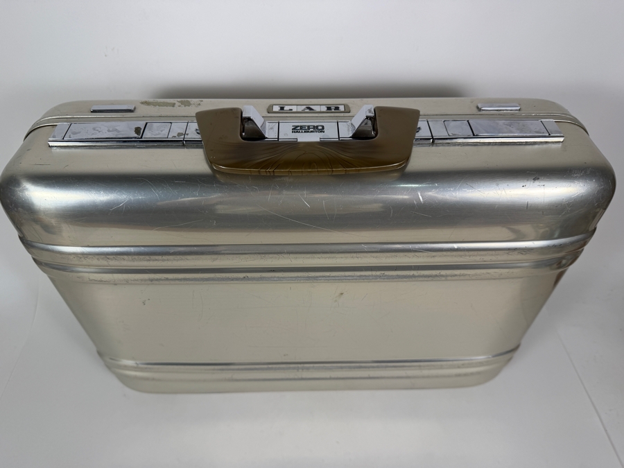 Vintage Zero Halliburton Aluminum Briefcase With Marbled Brown Handle 17.5'W X 13.5'D X 5.5'H [Photo 5]